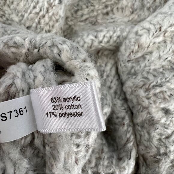 NWT The Limited V neck Sweater Size Small - Picture 3 of 4